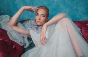Egyetlen árnyalatba öltözni – a „one color challenge” divatja