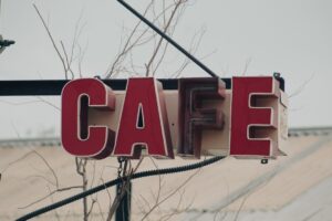 Kisvárosi kávézótúrák – rejtett helyek, nagy ízek