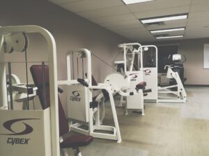 Otthoni sport reggeli rutinként – 15 perces energizálók