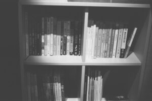 Kézzel készült polcok raklapból