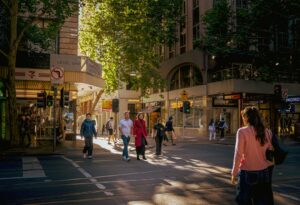 A ritmus hiánya mint tudatos filmes döntés: Hogyan válik a csend és a töredezettség művészi eszközzé