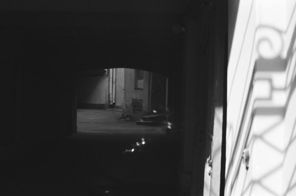 A nézés, mint lassú alkalmazkodás: Hogyan alakítja át érzékelésünket a folyamatos megfigyelés